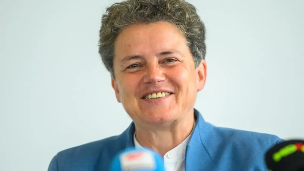 Lydia-Hueskens-stellvertretende-Landesvorsitzende-der-FDP-Sachsen-Anhalt-nimmt-an-einer-Pressekonferenz-teil