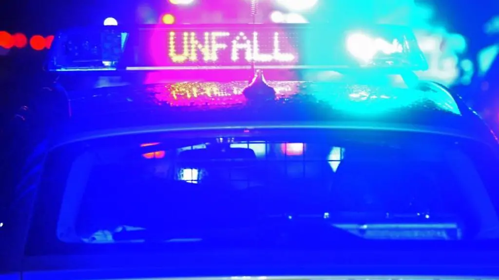 Polizei-Blaulicht-bei-Unfallaufnahme