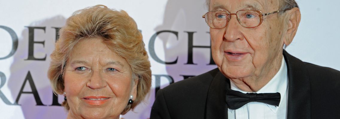 Der ehemalige Bundesaußenminister Hans Dietrich Genscher und seine Frau Barbara 2010 bei der Verleihung des "Deutschen Radio Preises".
