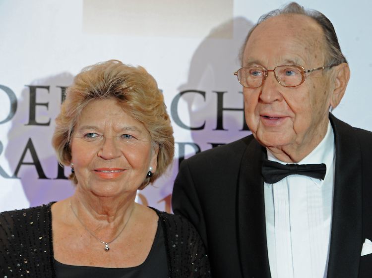 Hans Dietrich Genscher und seine Frau Barbara 2010 bei der Verleihung des "Deutschen Radio Preises".