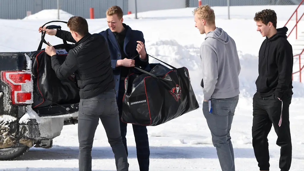 2020-03-15T200914Z-1498995634-NOCID-RTRMADP-3-WHL-CALGARY-HITMEN