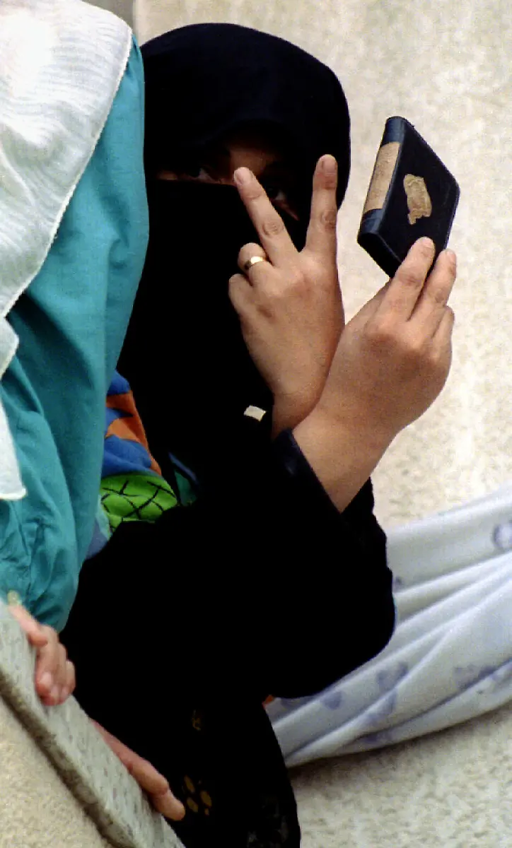 1994-11-14T120000Z-39360713-PBEAHUNIJFH-RTRMADP-3-MIDEAST