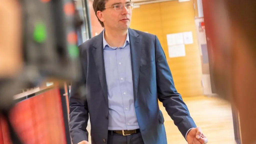 Florian-von-Brunn-SPD-bei-einem-Termin