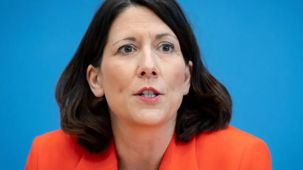 Daniela-Schmitt-FDP-gibt-eine-Pressekonferenz