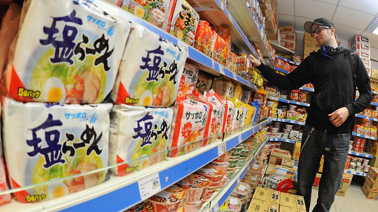 Das Fachgeschäft "Dae Yang" in Düsseldorf verkauft japanische und koreanische Lebensmittel in.