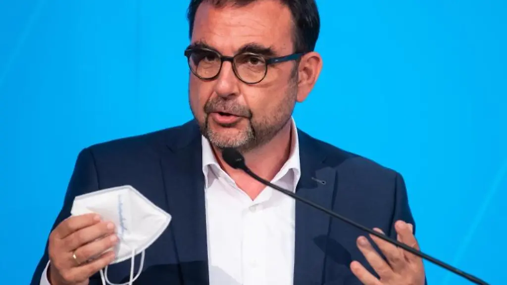 Klaus-Holetschek-CSU-nimmt-an-einer-Pressekonferenz-teil