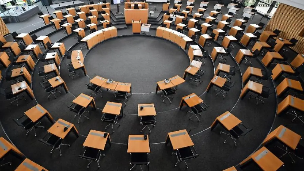 Der-Plenarsaal-des-Thueringer-Landtags