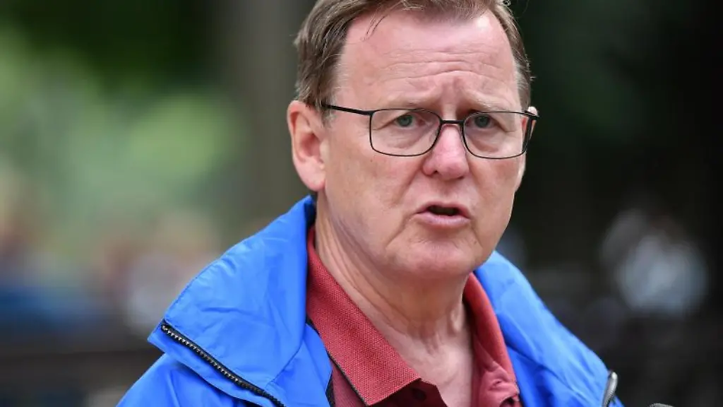 Bodo-Ramelow-Die-Linke-spricht-vor-Journalisten