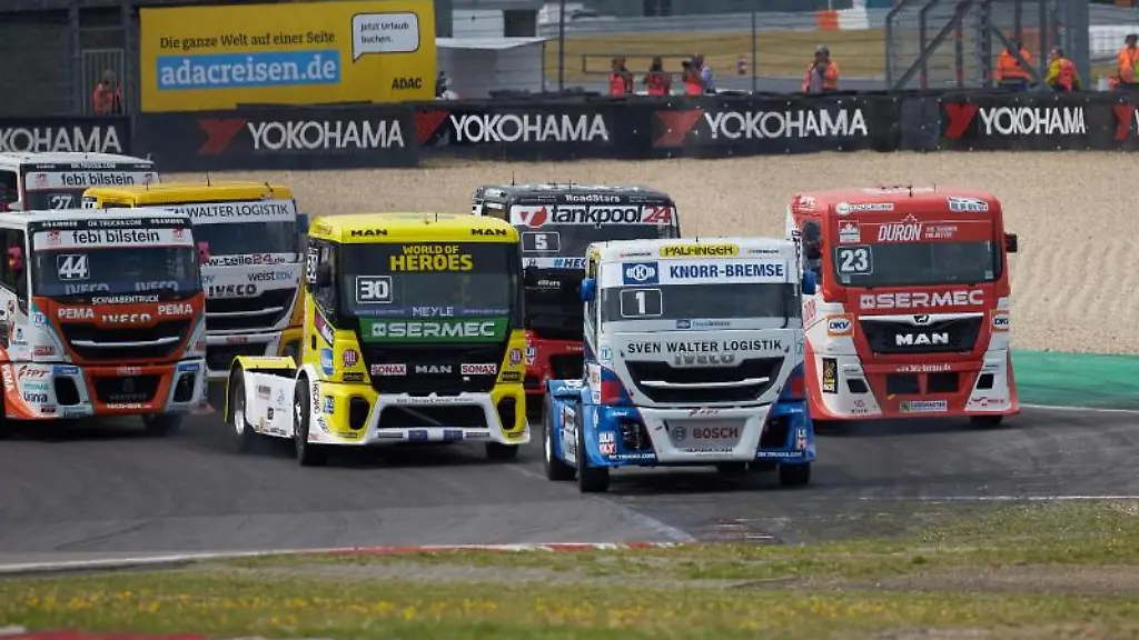 Trucks-fahren-Juli-2019-beim-Truck-Grand-Prix-auf-der-Rennstrecke-des-Nuerburgrings