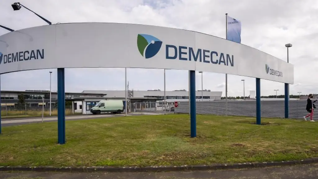 Das-Gelaende-der-Firma-Demecan