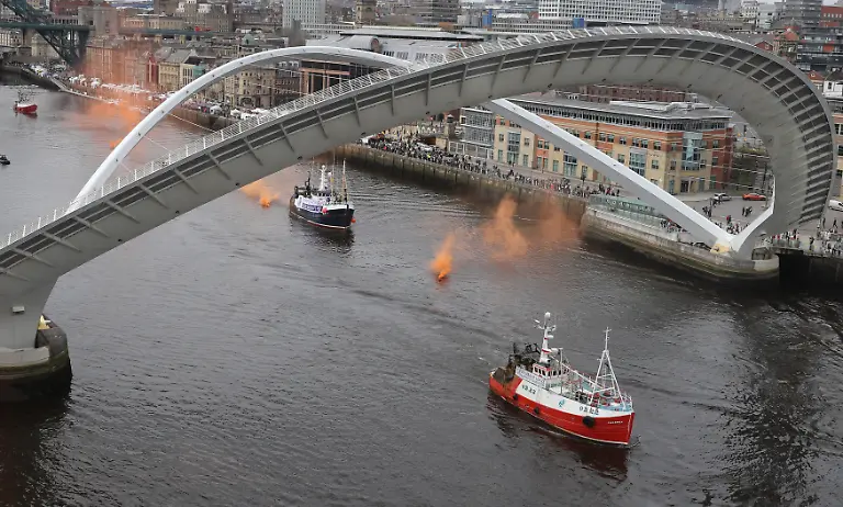 Gateshead-Millennium-Bridge2
