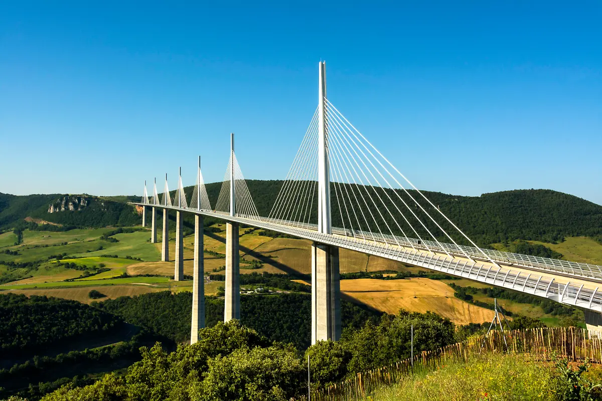 Viaduc-de-Millau1