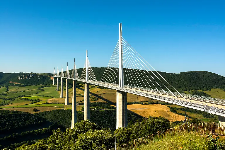 Viaduc-de-Millau1