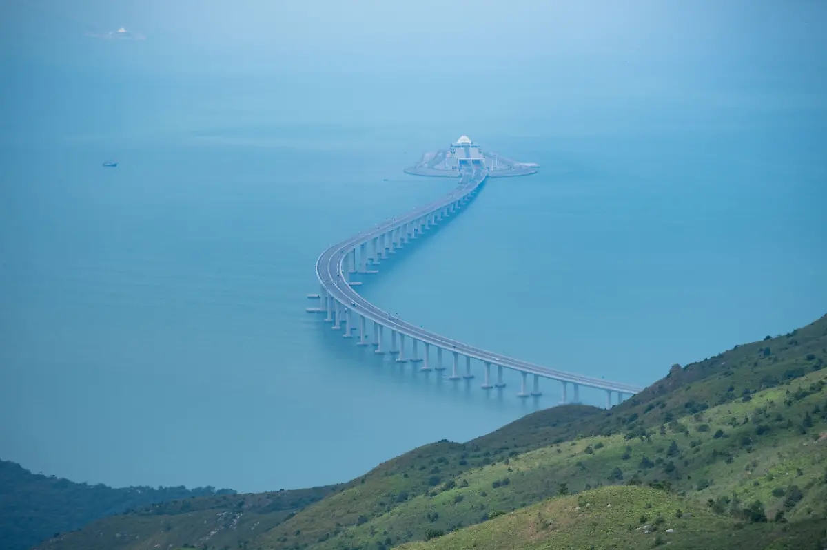 Hong-Kong-Zhuhai-Macao-Bridge1