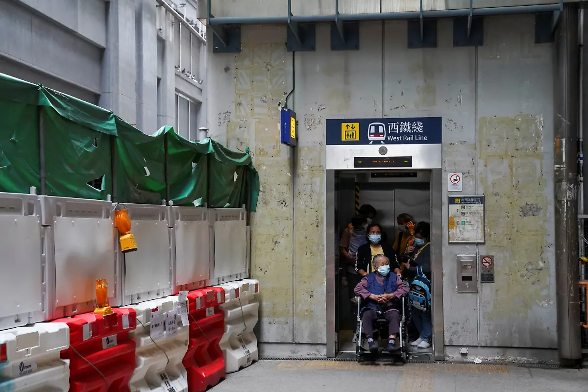 2021-06-28T230223Z-1507223808-RC2S4N9FP5ZJ-RTRMADP-3-HONGKONG-SECURITY-CITY