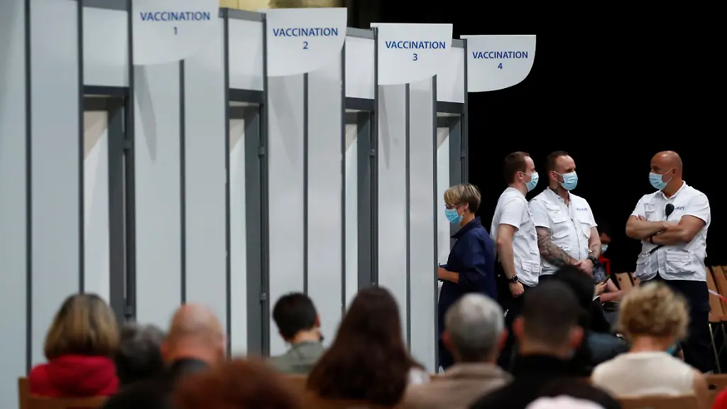 2021-05-28T111146Z-360390553-RC2YON9B1CRH-RTRMADP-3-HEALTH-CORONAVIRUS-FRANCE-VACCINATION
