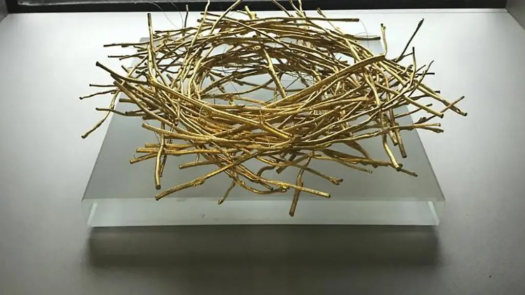 Eine-Vogelnest-Nachbildung-aus-Feingold