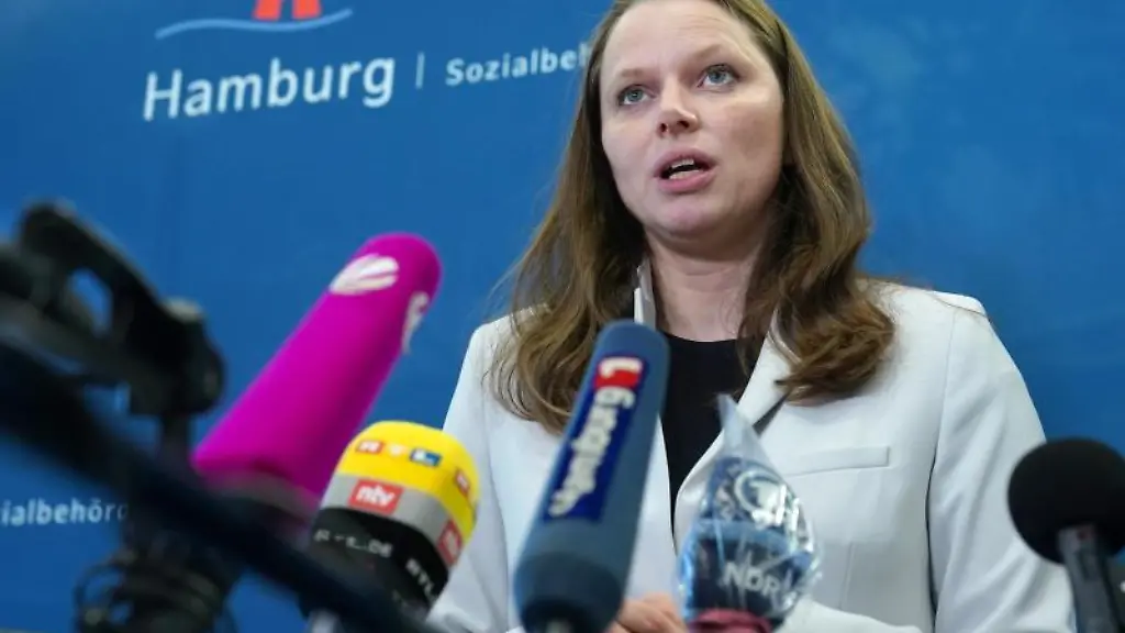 Melanie-Leonhard-SPD-spricht-zu-Medienvertretern