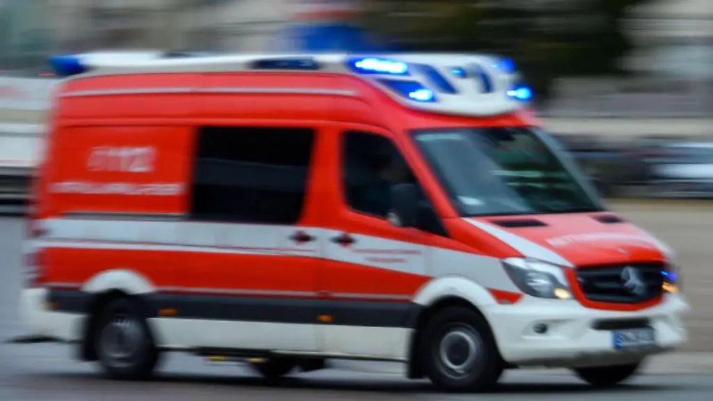 Ein-Rettungsfahrzeug-der-Feuerwehr-ist-im-Einsatz