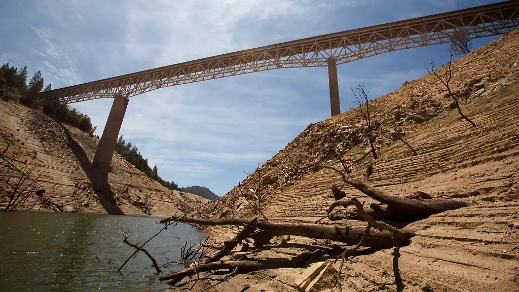 2021-06-17T211624Z-1366395416-RC2Q1O9TA8ER-RTRMADP-3-USA-WEATHER