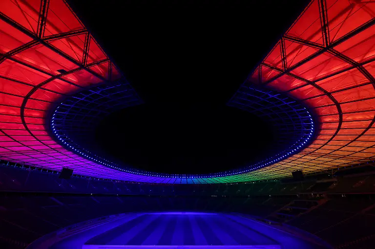 2021-06-23T212948Z-1591345479-UP1EH6N1LTC19-RTRMADP-3-SOCCER-EURO-GER-HUN-RAINBOW