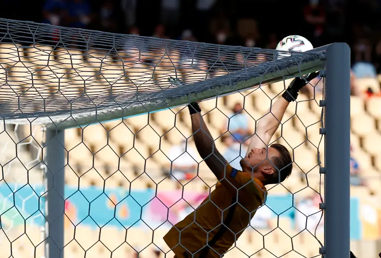 2021-06-23T184432Z-1787998492-UP1EH6N1ANQ7A-RTRMADP-3-SOCCER-EURO-SVK-ESP-REPORT