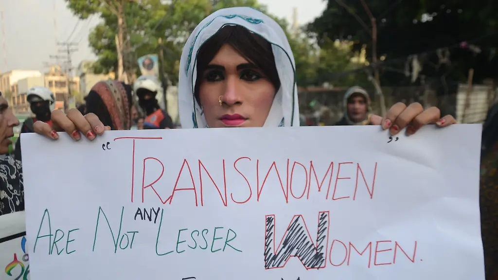 Pakistani-members-of-the-transgender-community-shout-slogans-during-a-demonstration-to-a-protest-against-the-killing-of-a-transgender-woman-outside-press-club-in-Lahore