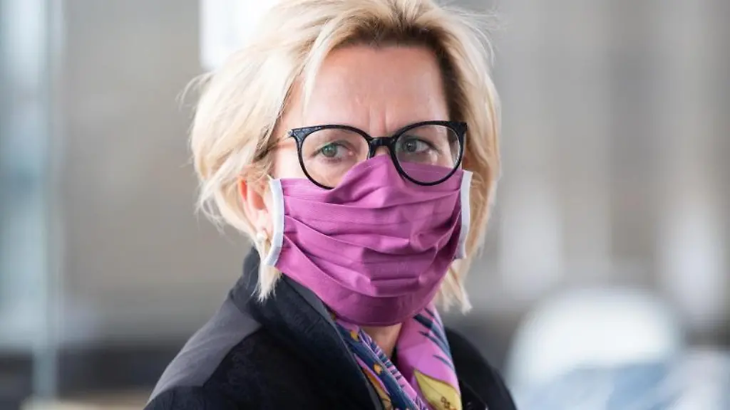 Barbara-Klepsch-CDU-mit-Mundschutz
