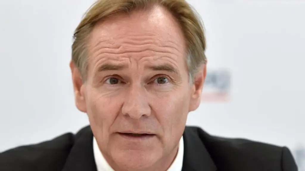 Leipzigs-Oberbuergermeister-Burkhard-Jung-SPD-spricht-bei-einer-Pressekonferenz