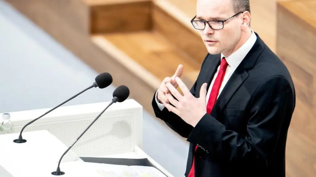 Grant-Hendrik-Tonne-SPD-spricht