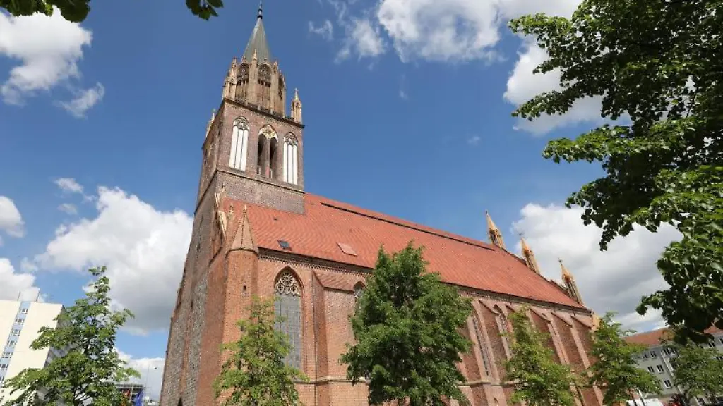 Die-Konzertkirche-ist-ein-Wahrzeichen-von-Neubrandenburg