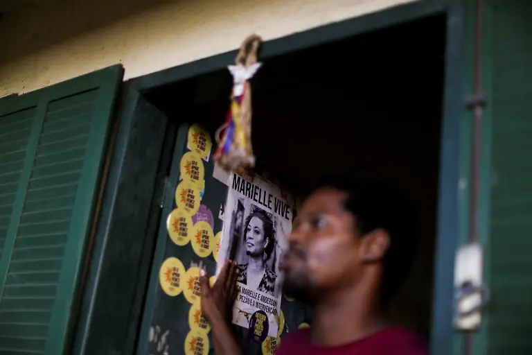 2021-07-06T140637Z-265059561-RC2OLL98HOQA-RTRMADP-3-BRAZIL-RACE-SWEEPER