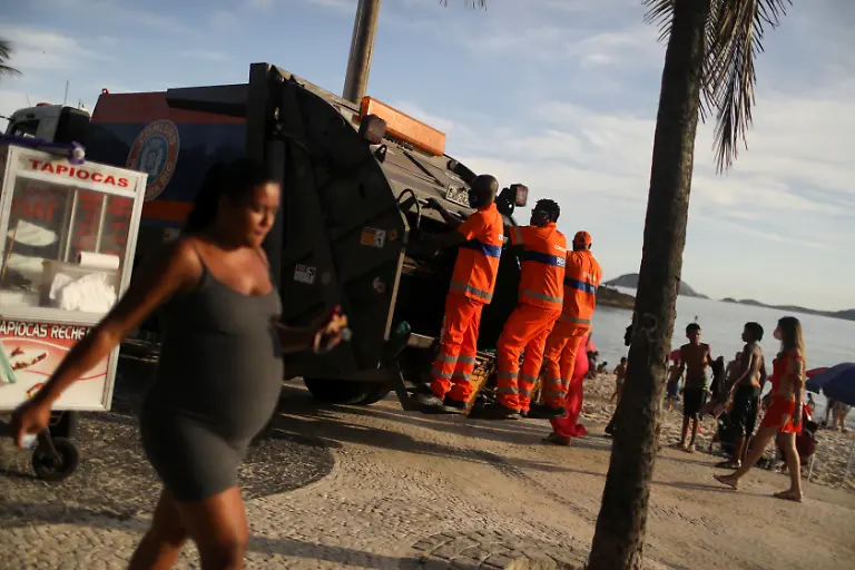 2021-07-06T140629Z-595406618-RC28NK9DJ0GJ-RTRMADP-3-BRAZIL-RACE-SWEEPER