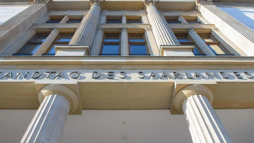 Eine-Aussenansicht-des-Saarlaendischen-Landtags