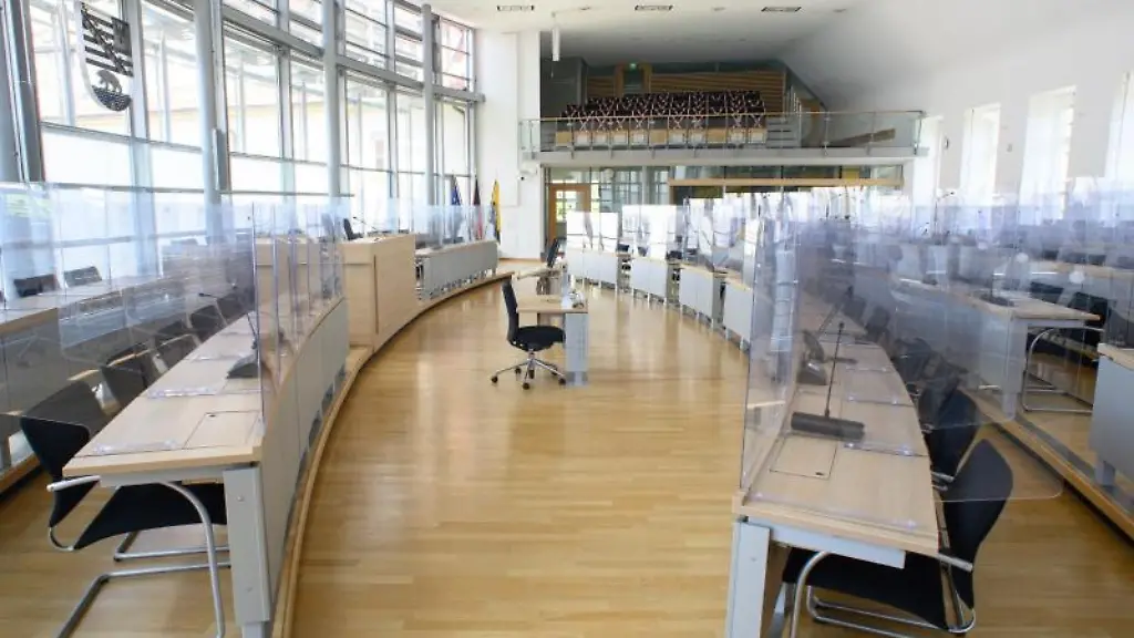Der-Plenarsaal-im-Landtag-von-Sachsen-Anhalt