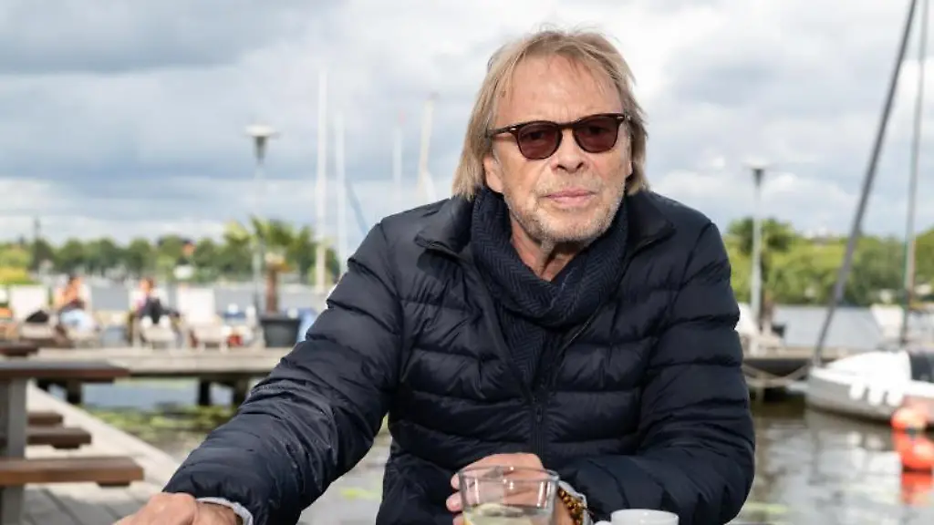 Der-Schauspieler-Volker-Lechtenbrink-aufgenommen-am-Rande-eines-dpa-Interviews