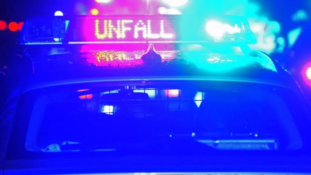 Polizei-Blaulicht-bei-Unfallaufnahme