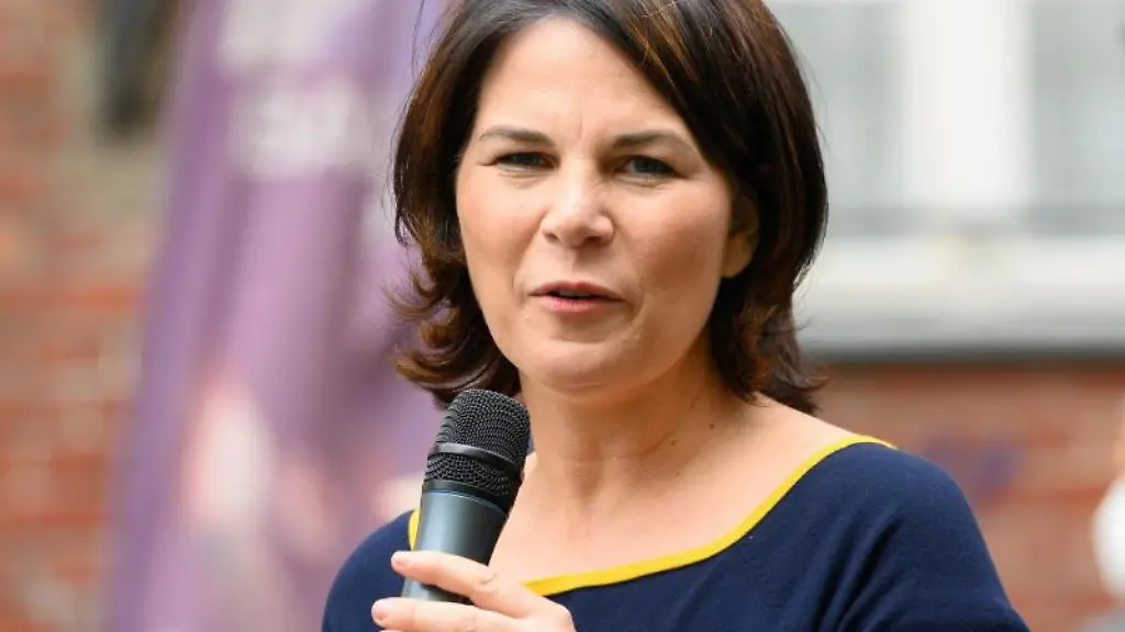 Annalena-Baerbock-Kanzlerkandidatin-und-Direktkandidatin-von-Buendnis-90-Die-Gruenen