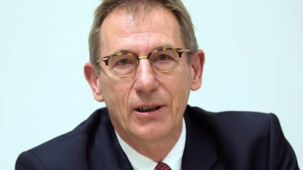 Andreas-Behm-gibt-eine-Pressekonferenz