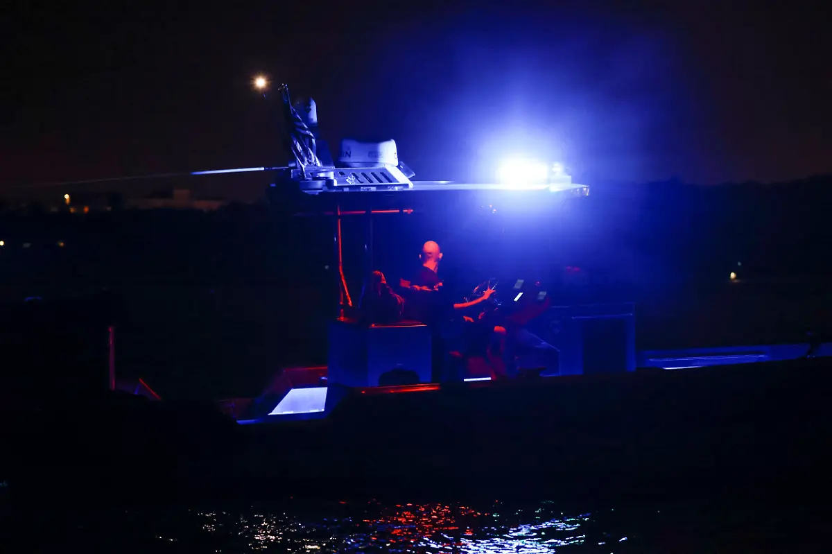 8b339e36e4b5e40eec3691d3848070f4