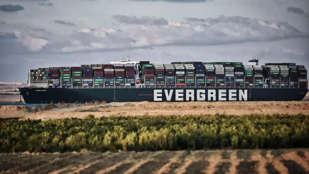 Der-Schadensersatzstreit-zwischen-Kanalbehoerde-und-Schiffseigner-ist-beigelegt-Containerschiff-Ever-Given-darf-ablegen