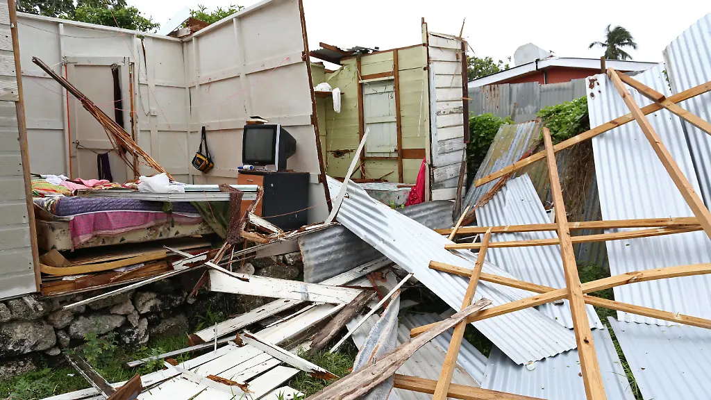 Elsa-hinterlaesst-in-der-Karibik-ein-Bild-der-Zerstoerung-Mehrere-Menschen-starben