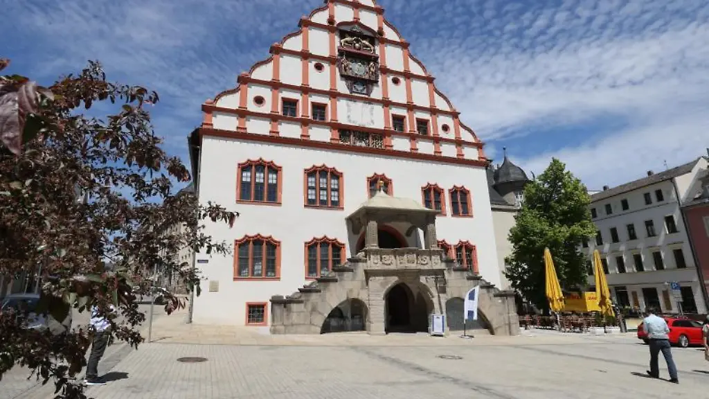 Das-Rathaus-in-der-Innenstadt-von-Plauen