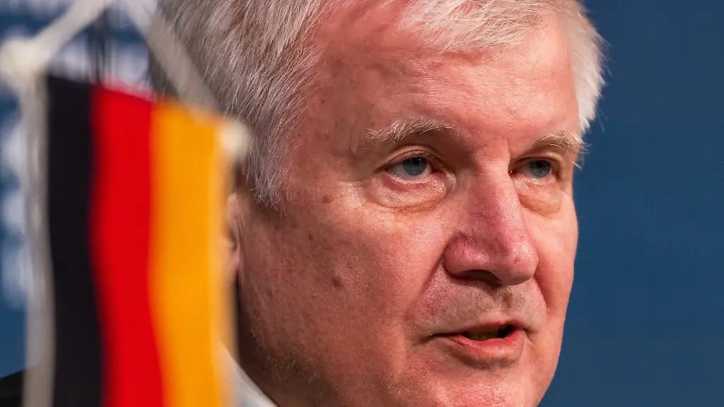 Bundesminister-Seehofer-gefiel-sich-als-Heimatminister-beim-Ankuendigen-aber-wenn-es-konkret-wurde-fehlte-es-an-Substanz-sagte-Gruenen-Politikerin-Britta-Hasselmann