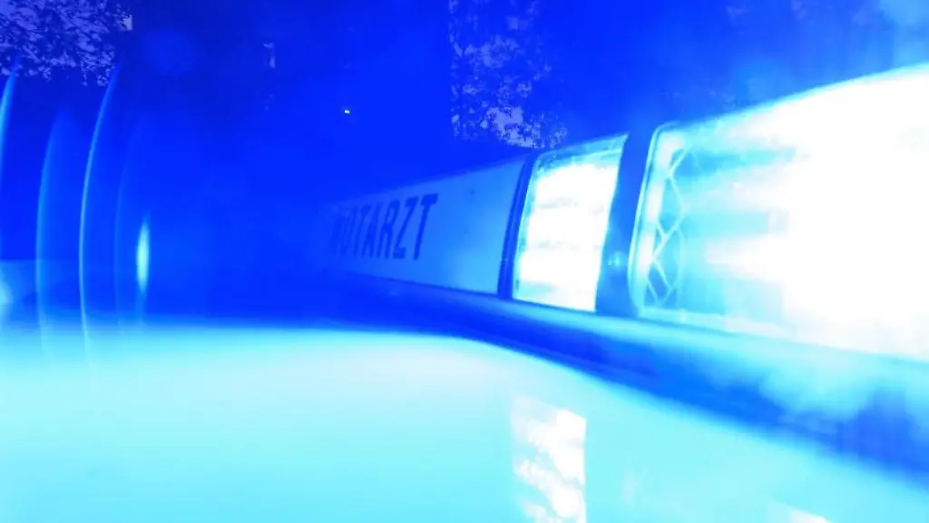 Blaulicht-an-einem-Notarzteinsatzfahrzeug