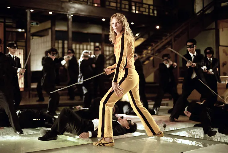 Beim-Dreh-konnte-sich-die-Schauspielerin-Uma-Thurman-erst-gar-nicht-mit-dem-gelben-Trainingsanzug-aus-Kill-Bill-anfreunden-Der-Look-ist-jedoch-schon-laenger-Kult