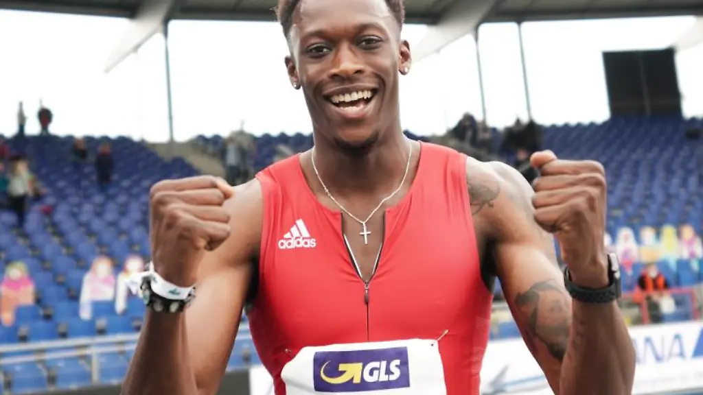 Owen-Ansah-reagiert-im-Ziel