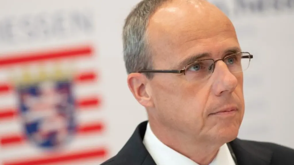 Hessens-Innenminister-Peter-Beuth-CDU-nimmt-an-einer-Pressekonferenz-teil