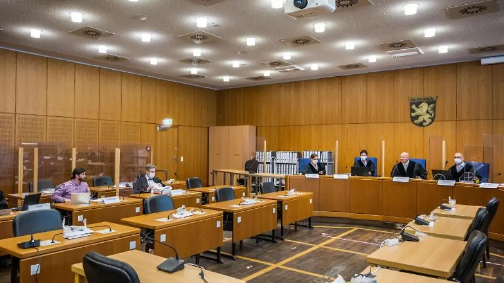 Richter-Christoph-Koller-eroeffnet-den-dritten-Verhandlungstag-im-Prozess-gegen-Franco-A