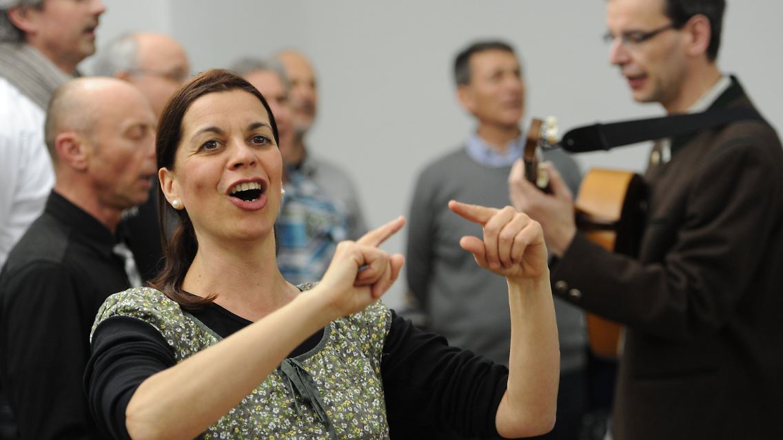 Genieren muss ich keiner: aus vollem Hals wird gejuchzt.